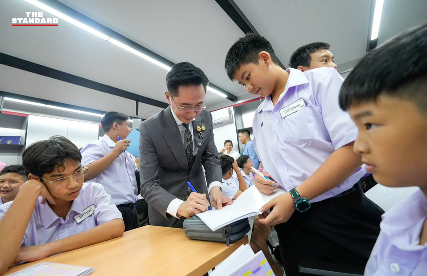 ศ.ดร.ยศชนัน วงศ์สวัสดิ์ รองนายกรัฐมนตรี เยือนโรงเรียนสวนกุหลาบวิทยาลัย พบปะนักเรียนและผู้บริหาร 3