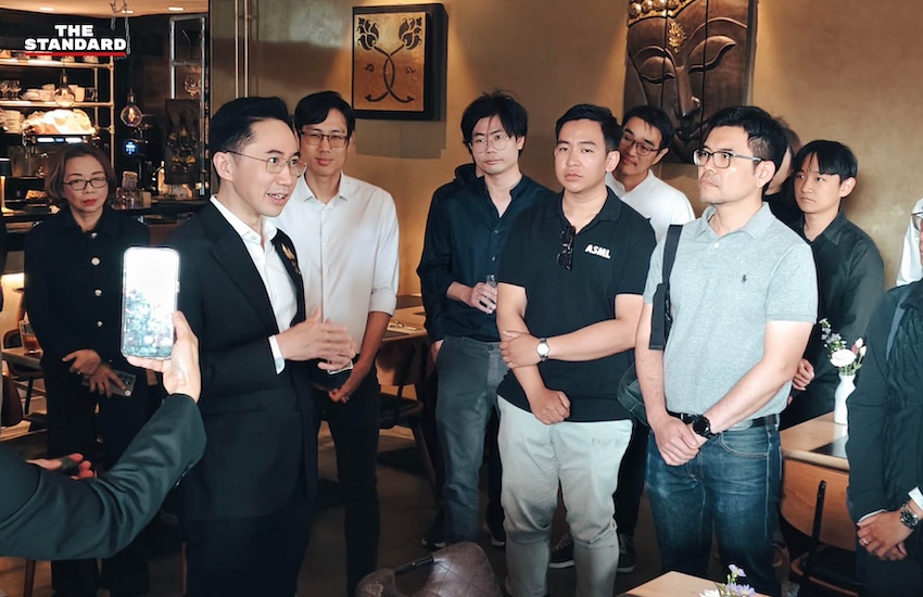 ศ.ดร.ยศชนัน วงศ์สวัสดิ์ รองนายกรัฐมนตรีและรัฐมนตรีว่าการกระทรวง อว. สนทนากับนักเรียนไทยในเนเธอร์แลนด์ 1