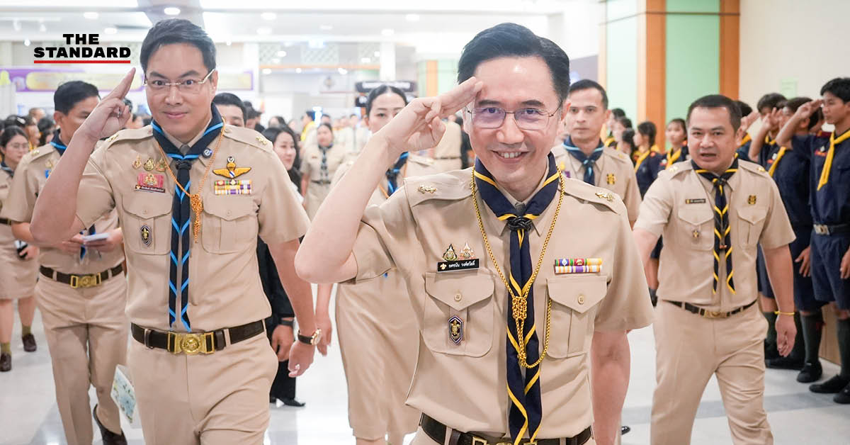 ศ.ดร.ยศชนัน วงศ์สวัสดิ์ และ อัครนันท์ กัณณ์กิตตินันท์ ในพิธีเปิดการประชุมสภาลูกเสือไทย