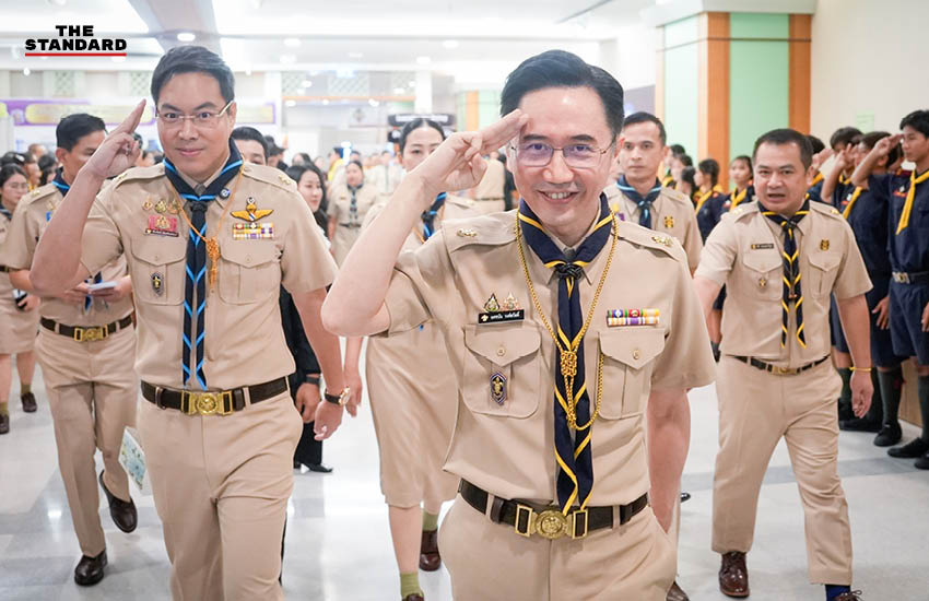 ศ.ดร.ยศชนัน วงศ์สวัสดิ์ และ อัครนันท์ กัณณ์กิตตินันท์ ในพิธีเปิดการประชุมสภาลูกเสือไทย 2