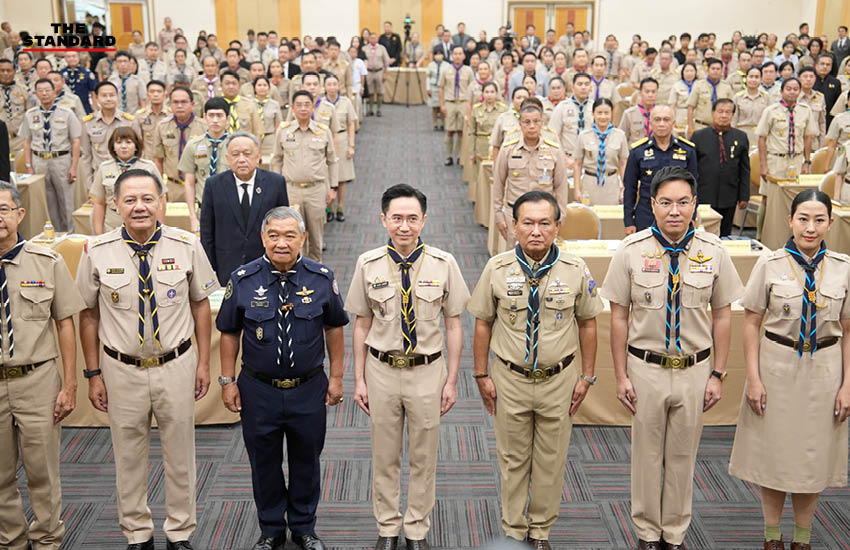 ศ.ดร.ยศชนัน วงศ์สวัสดิ์ และ อัครนันท์ กัณณ์กิตตินันท์ ในพิธีเปิดการประชุมสภาลูกเสือไทย 3