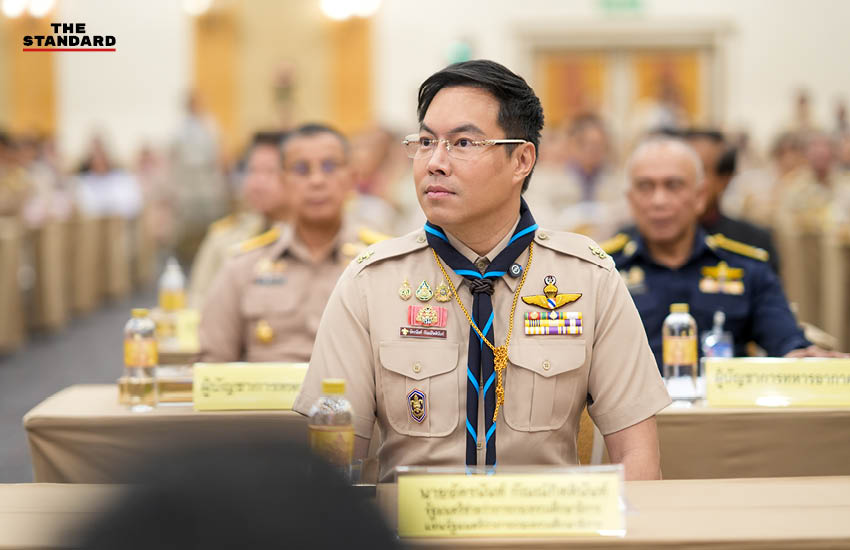 ศ.ดร.ยศชนัน วงศ์สวัสดิ์ และ อัครนันท์ กัณณ์กิตตินันท์ ในพิธีเปิดการประชุมสภาลูกเสือไทย 6