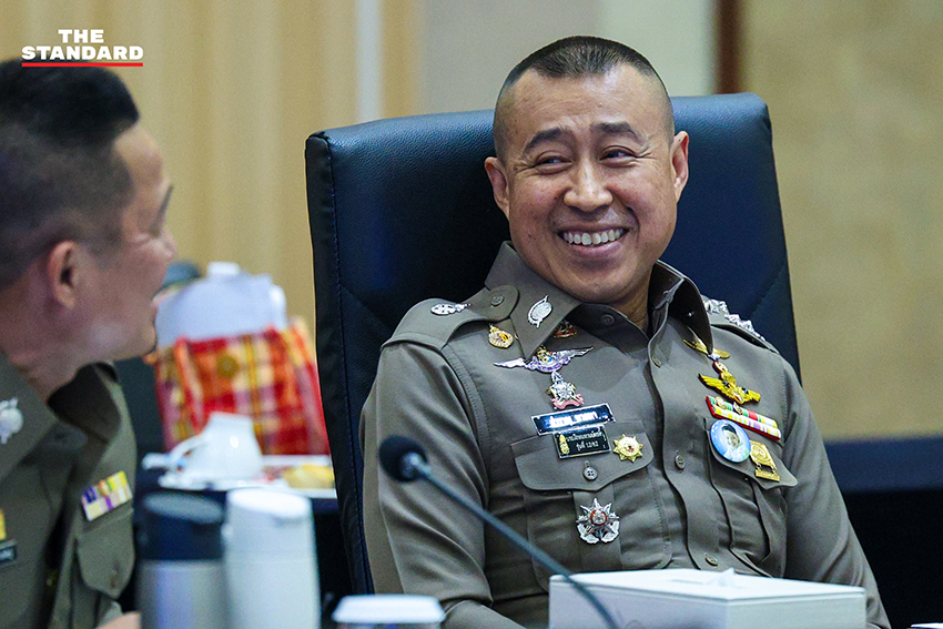 อนุทิน ชาญวีรกูล ทักทาย 4 แคนดิเดตผู้ชิงตำแหน่ง ผบ.ตร. ก่อนการประชุม ก.ตร. 1