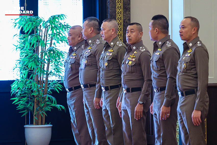 อนุทิน ชาญวีรกูล ทักทาย 4 แคนดิเดตผู้ชิงตำแหน่ง ผบ.ตร. ก่อนการประชุม ก.ตร. 10