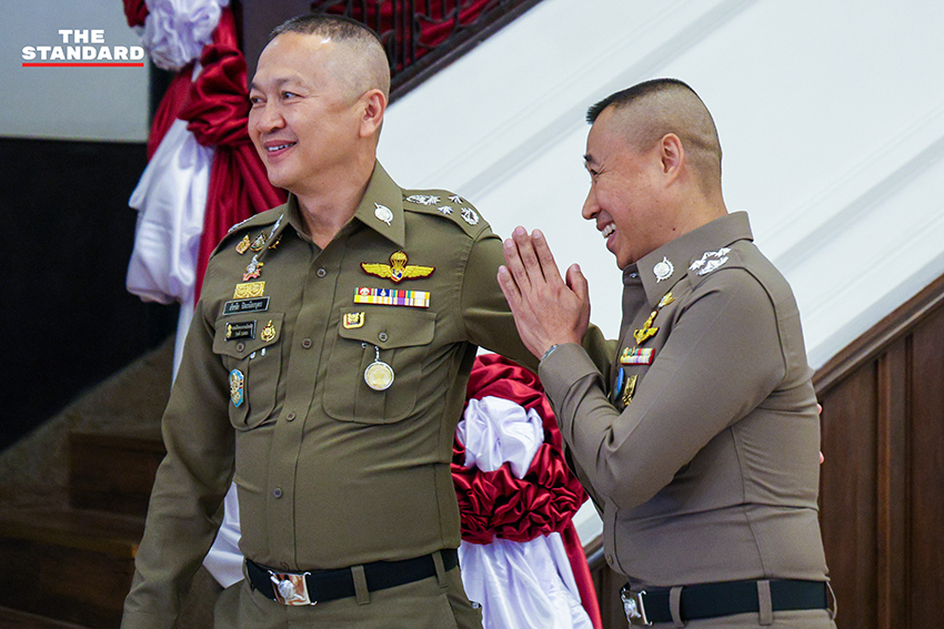 อนุทิน ชาญวีรกูล ทักทาย 4 แคนดิเดตผู้ชิงตำแหน่ง ผบ.ตร. ก่อนการประชุม ก.ตร. 3