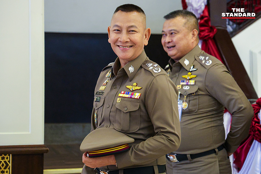 อนุทิน ชาญวีรกูล ทักทาย 4 แคนดิเดตผู้ชิงตำแหน่ง ผบ.ตร. ก่อนการประชุม ก.ตร. 4