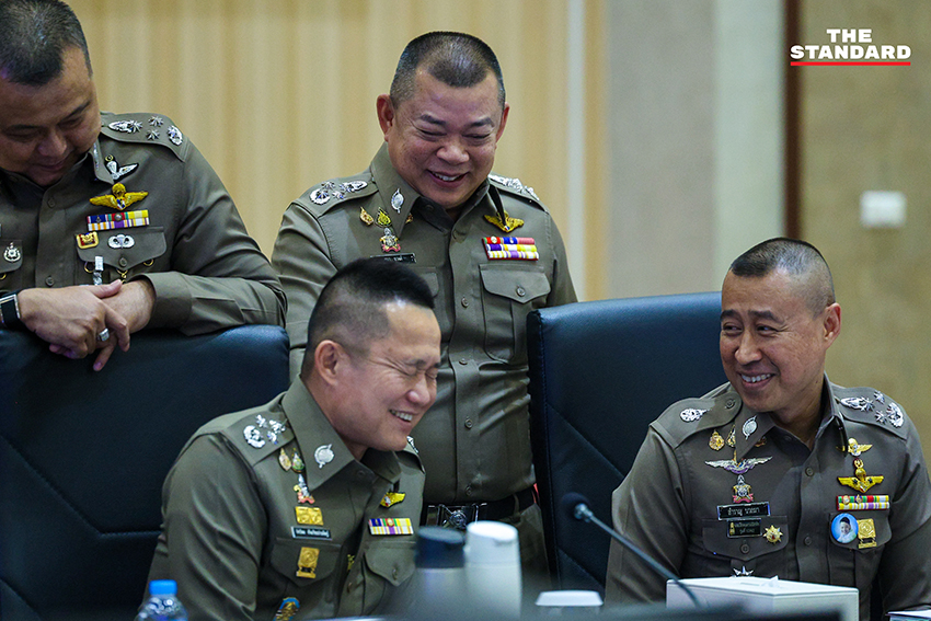 อนุทิน ชาญวีรกูล ทักทาย 4 แคนดิเดตผู้ชิงตำแหน่ง ผบ.ตร. ก่อนการประชุม ก.ตร. 6