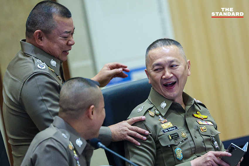 อนุทิน ชาญวีรกูล ทักทาย 4 แคนดิเดตผู้ชิงตำแหน่ง ผบ.ตร. ก่อนการประชุม ก.ตร. 8