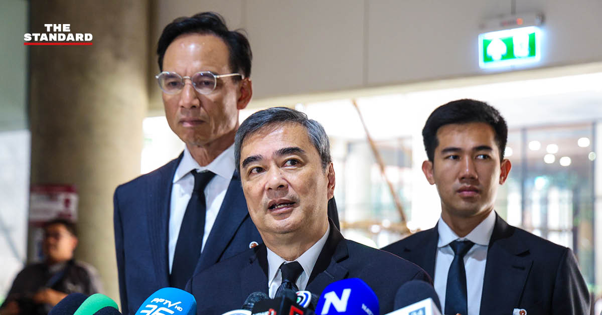 อภิสิทธิ์ เวชชาชีวะ แถลงข่าวพร้อมข้อความพาดหัว 'ห่วงสร้างบรรทัดฐานใหม่ของการกู้เงิน'
