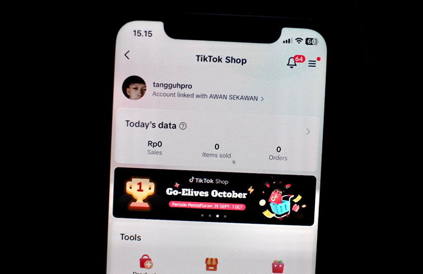 ภาพ iPhone แสดงแอปพลิเคชันอีคอมเมิร์ซพร้อมข้อความเกี่ยวกับ Amazon พ่ายแพ้ในอาเซียน 3