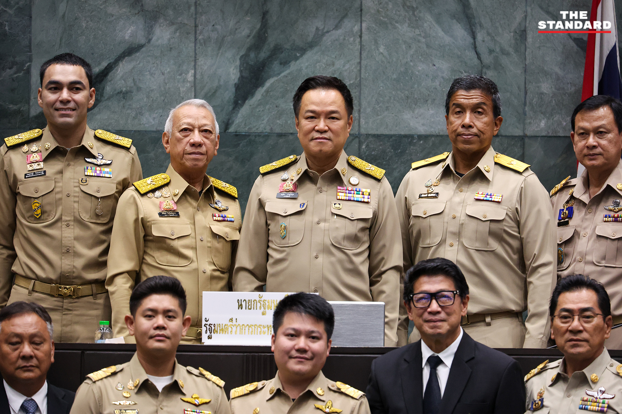 อนุทิน ชาญวีรกูล รัฐมนตรีว่าการกระทรวงมหาดไทย เปิดประชุมสภา กทม. โดยมี ชัชชาติ สิทธิพันธุ์ ผู้ว่าฯ กทม. ต้อนรับ 1