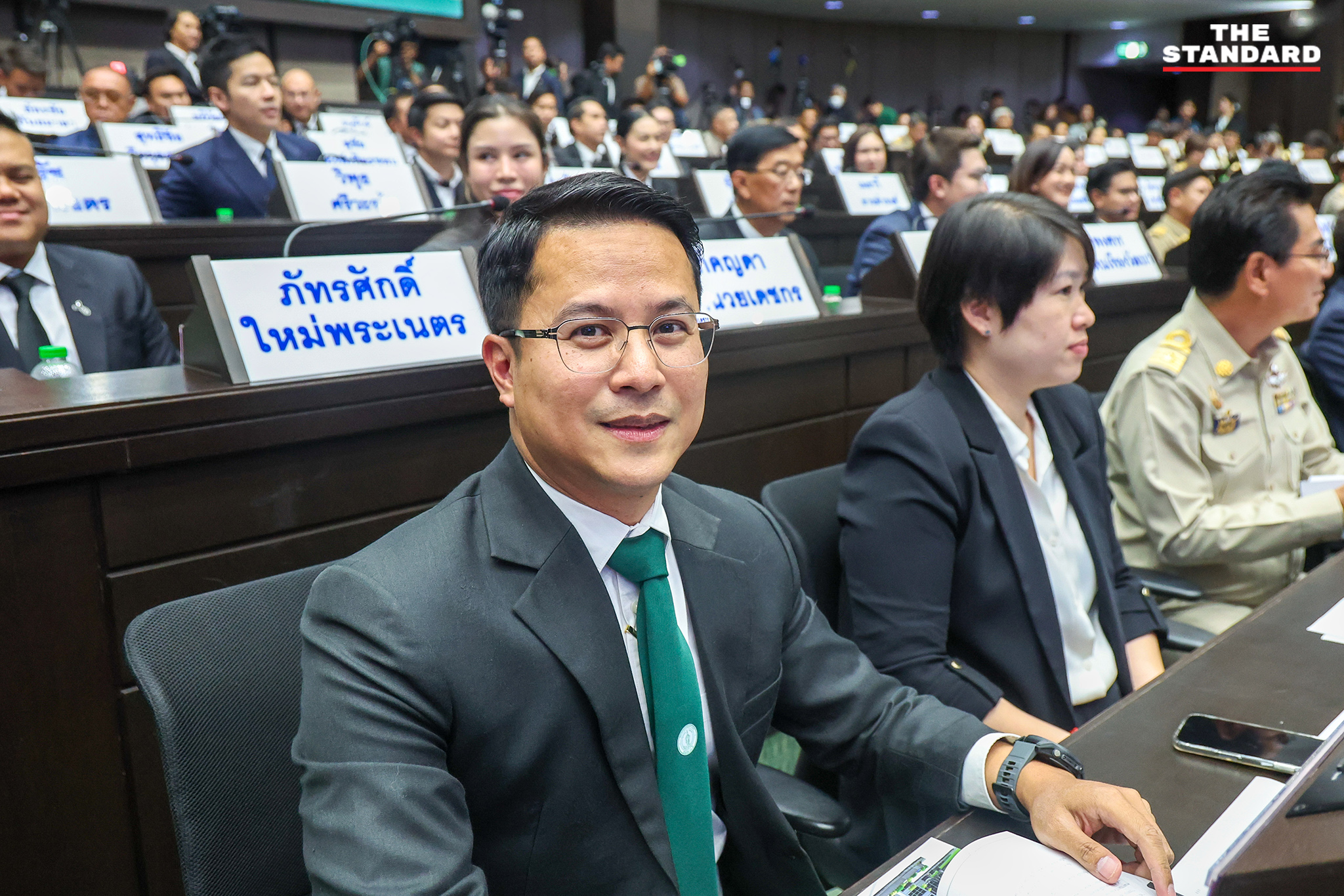 อนุทิน ชาญวีรกูล รัฐมนตรีว่าการกระทรวงมหาดไทย เปิดประชุมสภา กทม. โดยมี ชัชชาติ สิทธิพันธุ์ ผู้ว่าฯ กทม. ต้อนรับ 11
