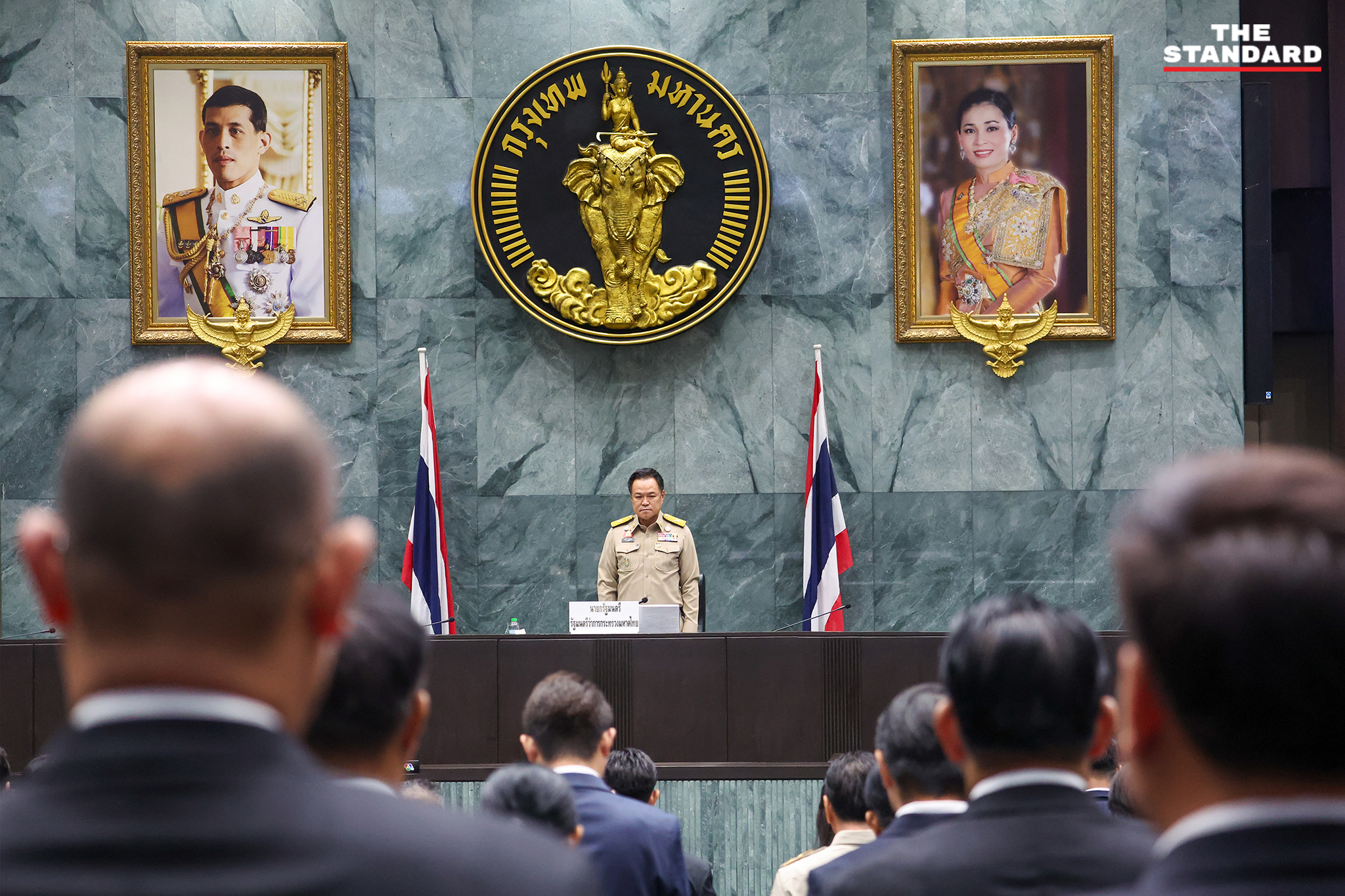 อนุทิน ชาญวีรกูล รัฐมนตรีว่าการกระทรวงมหาดไทย เปิดประชุมสภา กทม. โดยมี ชัชชาติ สิทธิพันธุ์ ผู้ว่าฯ กทม. ต้อนรับ 2