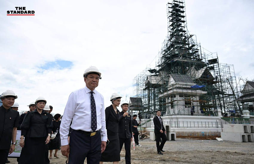 อนุทิน ชาญวีรกูล นายกรัฐมนตรี ตรวจเยี่ยมความคืบหน้าการก่อสร้างพระเมรุมาศ 1