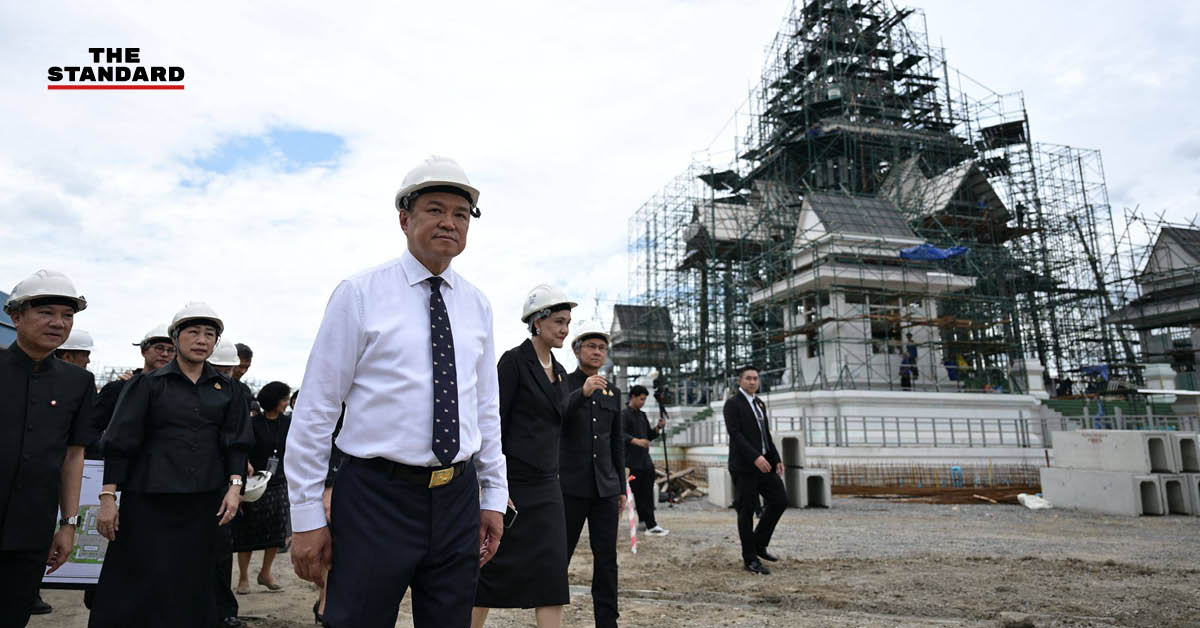 อนุทิน ชาญวีรกูล นายกรัฐมนตรี ตรวจเยี่ยมความคืบหน้าการก่อสร้างพระเมรุมาศ
