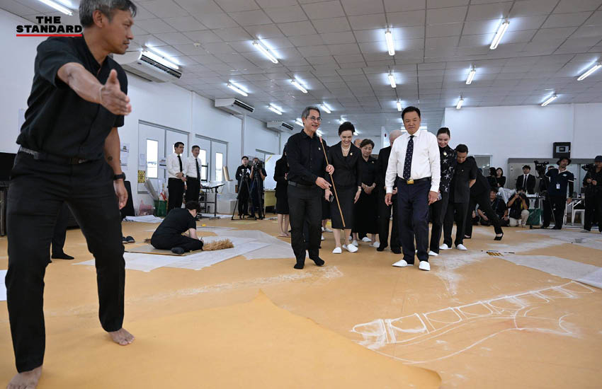 อนุทิน ชาญวีรกูล นายกรัฐมนตรี ตรวจเยี่ยมความคืบหน้าการก่อสร้างพระเมรุมาศ 6