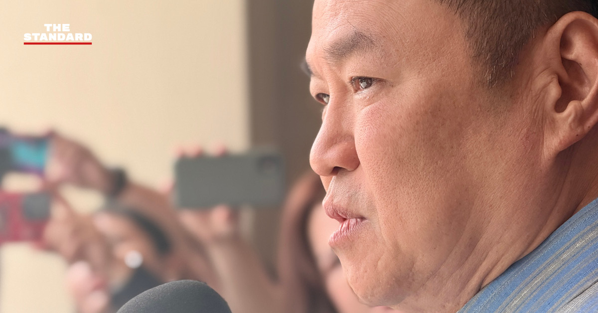 อนุทิน ชาญวีรกูล ให้สัมภาษณ์สื่อมวลชน