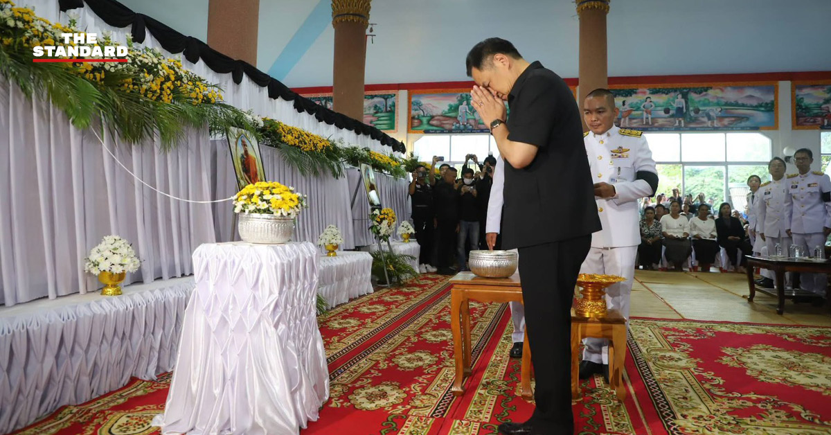อนุทิน ชาญวีรกูล ร่วมพิธีสรงน้ำศพพระภิกษุที่วัดบ้านน้ำขุ่น จังหวัดอุบลราชธานี