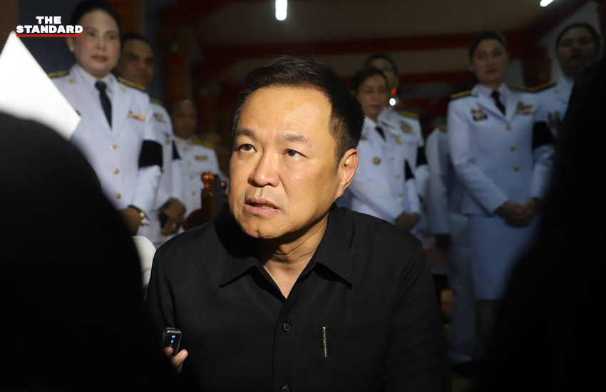 อนุทิน ชาญวีรกูล ร่วมพิธีสรงน้ำศพพระภิกษุที่วัดบ้านน้ำขุ่น จังหวัดอุบลราชธานี 3