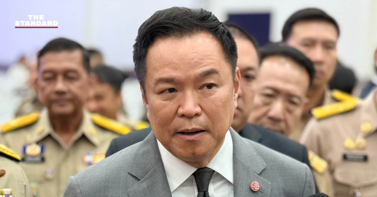 อนุทิน ชาญวีรกูล ให้สัมภาษณ์สื่อมวลชน
