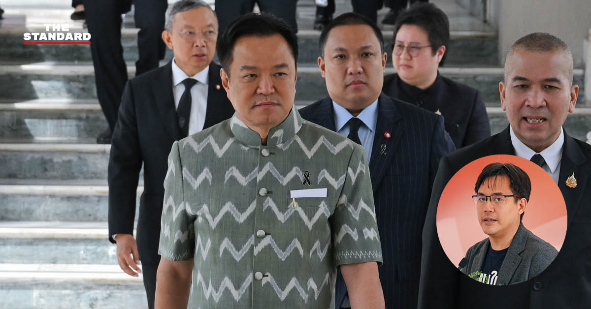 ภาพอนุทิน ชาญวีรกูล ให้สัมภาษณ์สื่อมวลชน