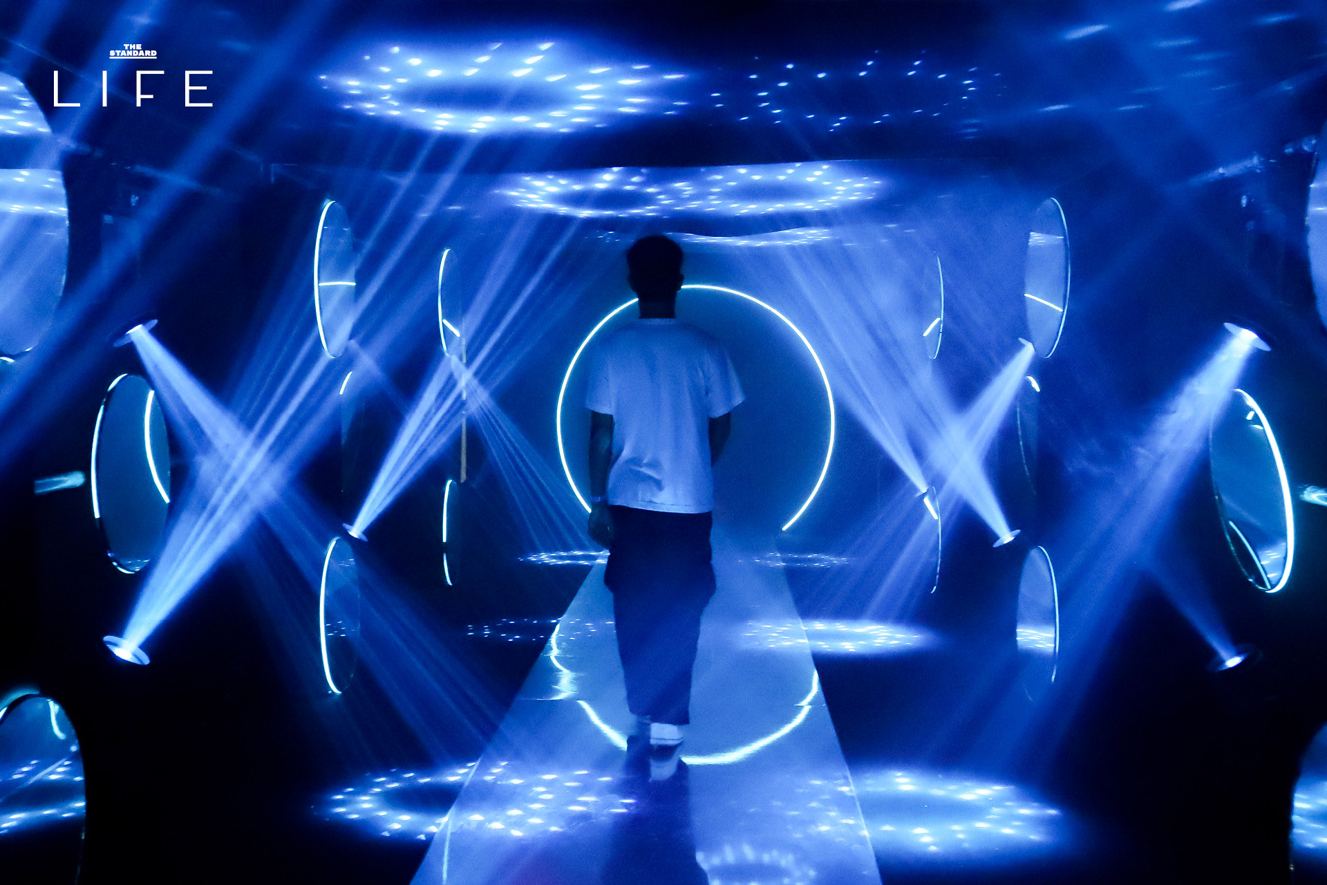 ภาพงานเทศกาล Awakening Song Wat 2026 ยามค่ำคืนในย่านทรงวาด 1