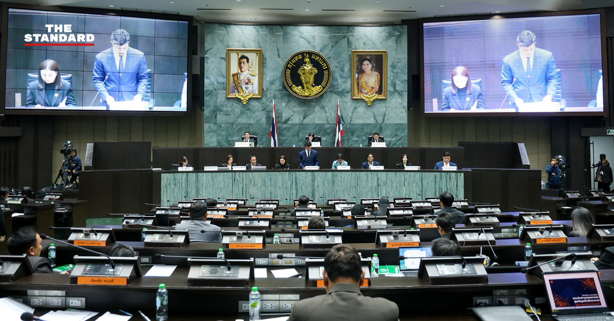 ภาพการประชุมสภากรุงเทพมหานคร พิจารณาร่างข้อบังคับการประชุมฯ