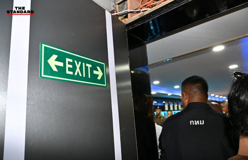 เจ้าหน้าที่ กทม. นำโดย พล.ต.อ.อดิศร์ ตรวจสอบระบบความปลอดภัยภายในสถานบันเทิงย่านดินแดง 2