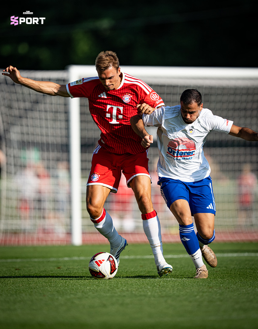 นักฟุตบอลบาเยิร์น มิวนิก กำลังแข่งขันกับทีม FC Rottach-Egern ในเกมปรีซีซัน 3