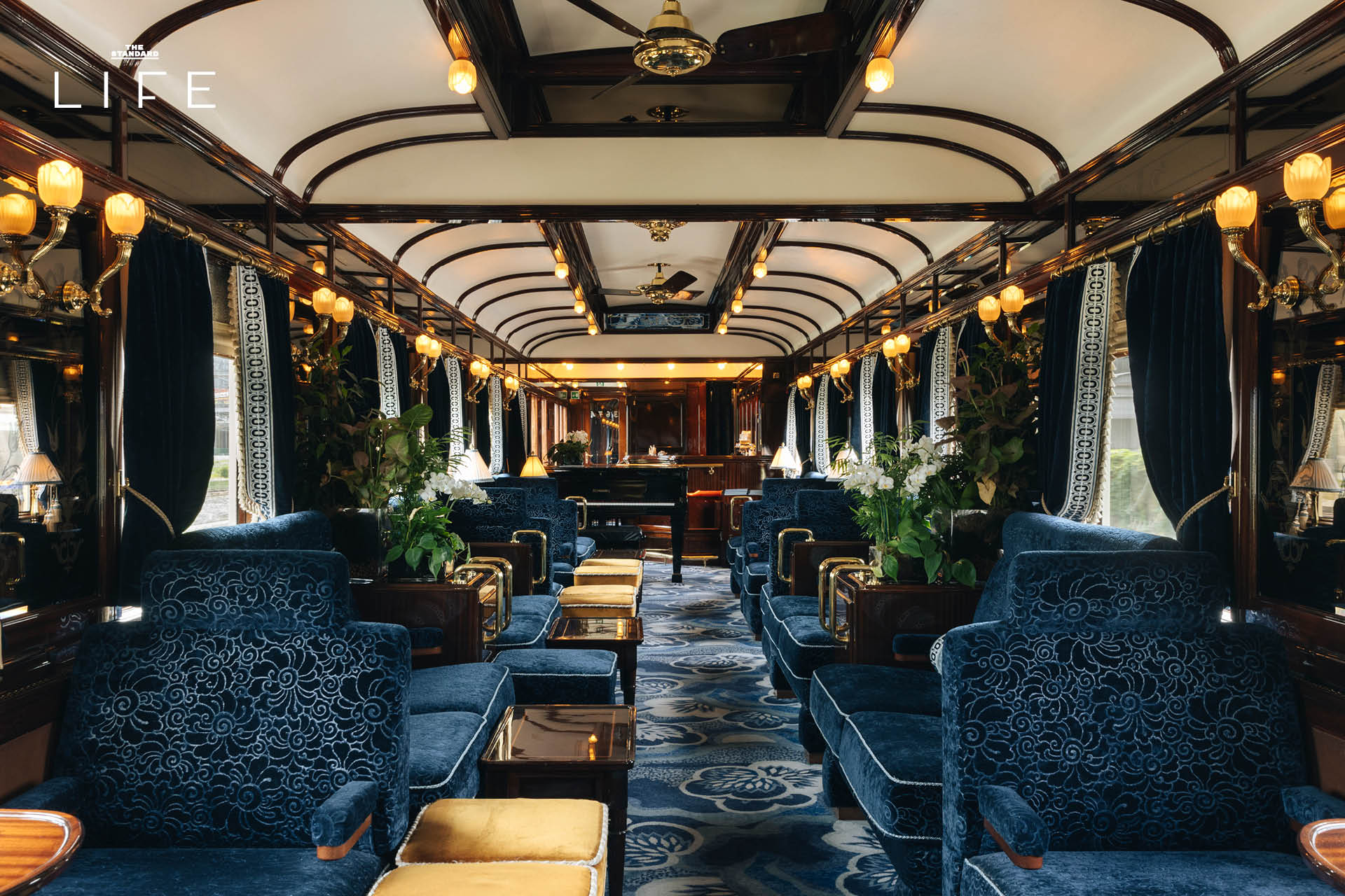 ภาพรถไฟหรูของ Belmond ที่วิ่งผ่านทิวทัศน์ธรรมชาติ 3