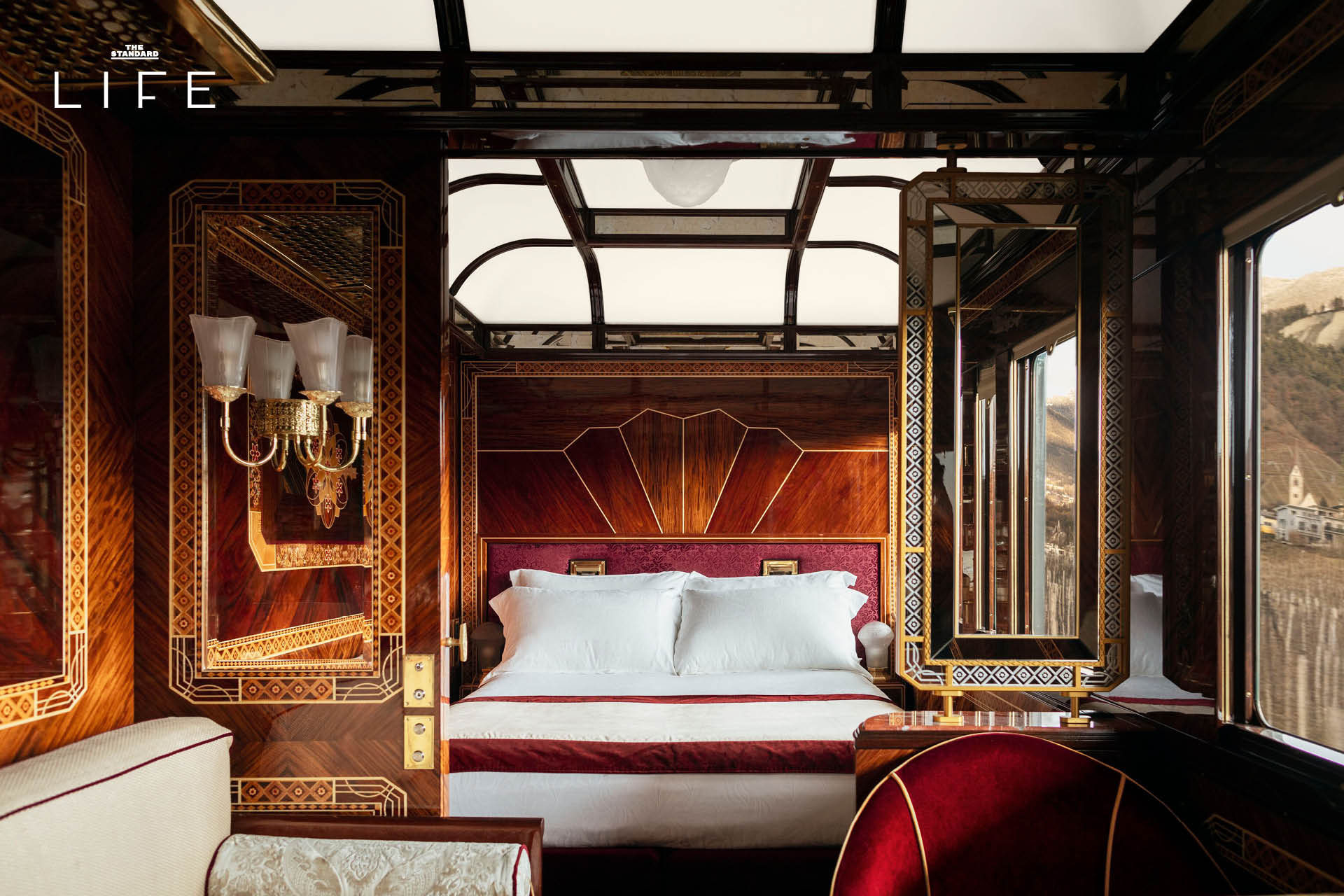 ภาพรถไฟหรูของ Belmond ที่วิ่งผ่านทิวทัศน์ธรรมชาติ 5