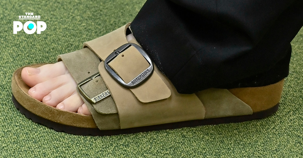 ภาพรองเท้าแตะรุ่น Aoyama 107 และ Cassette 75 จากคอลเล็กชัน BIRKENSTOCK x sacai