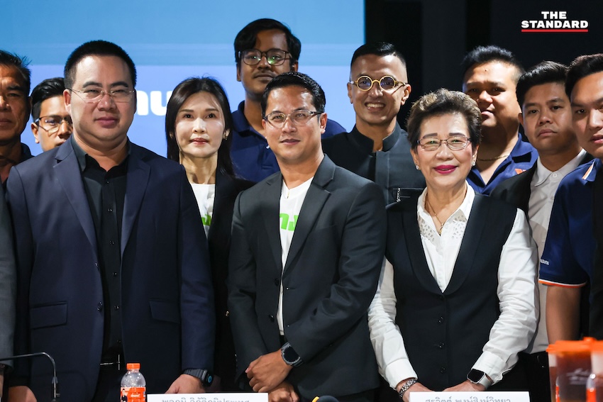 ภาพกลุ่ม ส.ก. 37 คน ลงนามข้อตกลงสนับสนุนประธานและรองประธานสภา กทม. 3