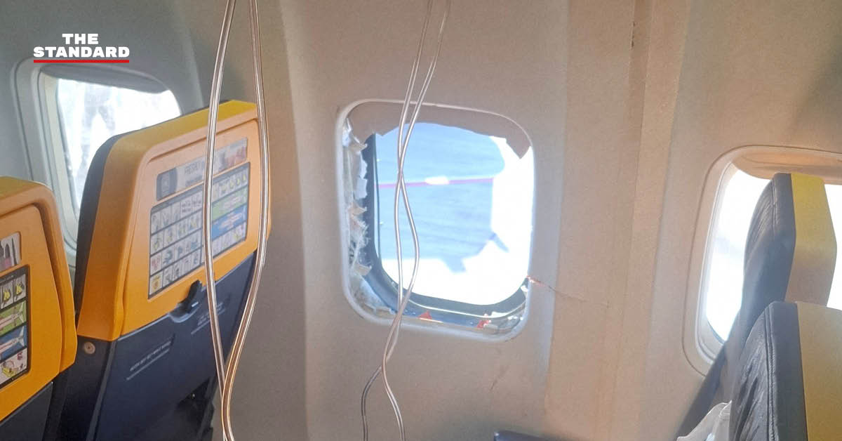 ภาพภายในห้องโดยสารเครื่องบิน Boeing 737 หลังหน้าต่างหลุดและหน้ากากออกซิเจนตกลงมา