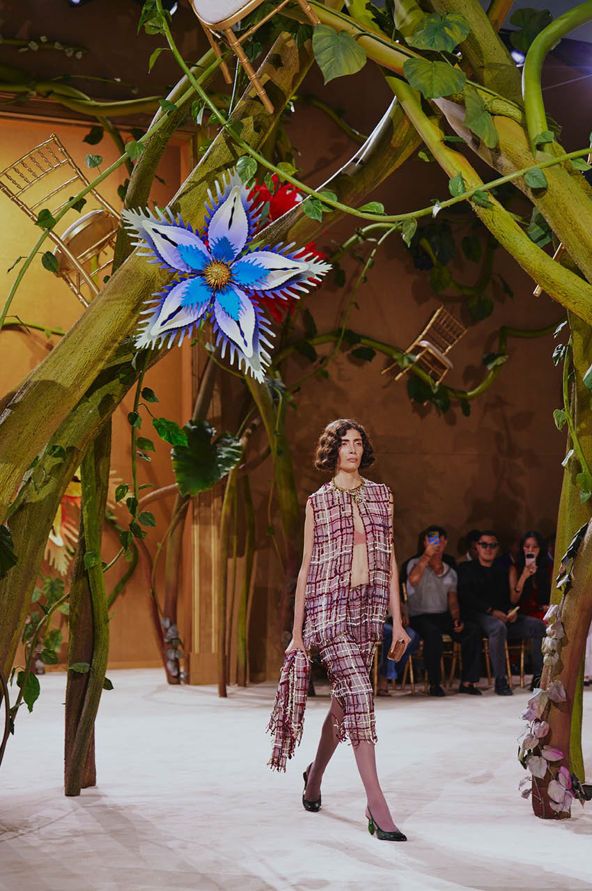 ชุดกูตูร์จาก CHANEL คอลเล็กชัน Fall/Winter 2026 ที่ได้แรงบันดาลใจจากหนังสือนิทาน 1