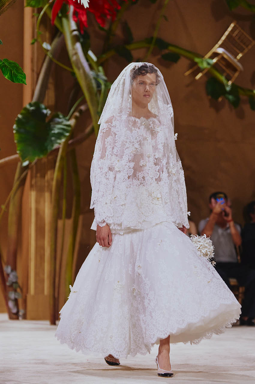 ชุดกูตูร์จาก CHANEL คอลเล็กชัน Fall/Winter 2026 ที่ได้แรงบันดาลใจจากหนังสือนิทาน 3