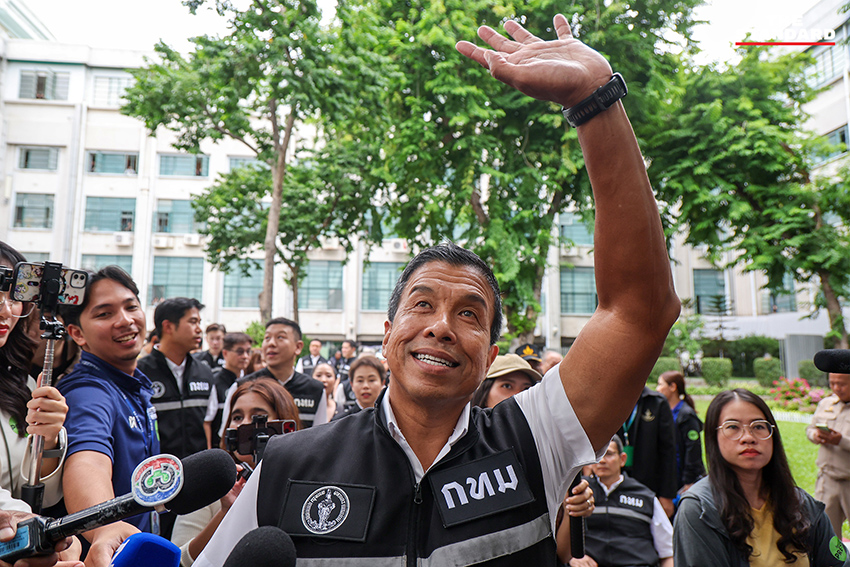 ชัชชาติ สิทธิพันธุ์ พร้อมทีมผู้บริหารชุดใหม่แถลงนโยบาย 8