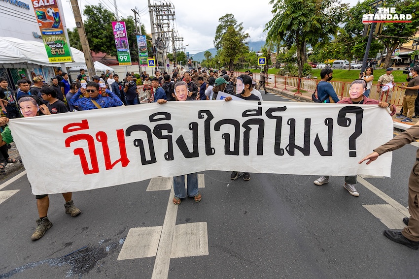กลุ่มประชาชนรวมตัวหน้าสถานกงสุลจีนเชียงใหม่ ยื่นหนังสือเรียกร้องแก้มลพิษแม่น้ำข้ามพรมแดน 1