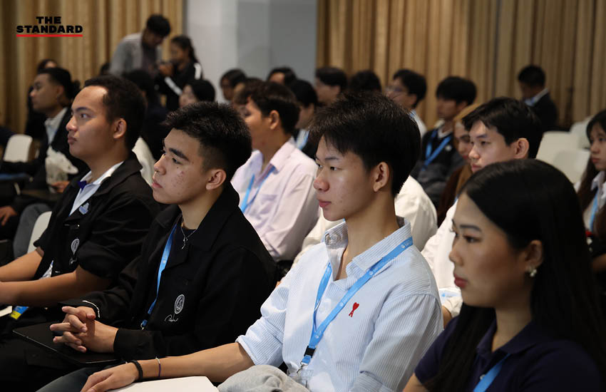 ชวน หลีกภัย กล่าวปาฐกถาพิเศษในพิธีเปิดการอบรม DIP รุ่นที่ 16 4