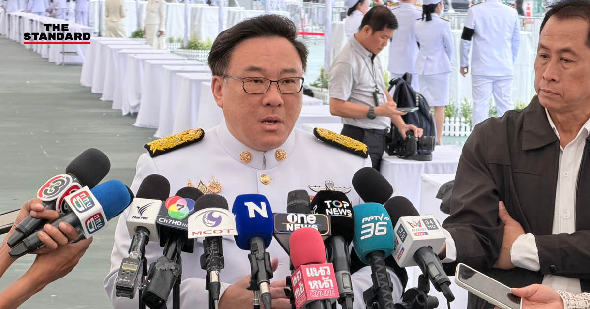 จุลพันธ์ อมรวิวัฒน์ รัฐมนตรีช่วยว่าการกระทรวงการคลัง กำลังให้สัมภาษณ์สื่อ