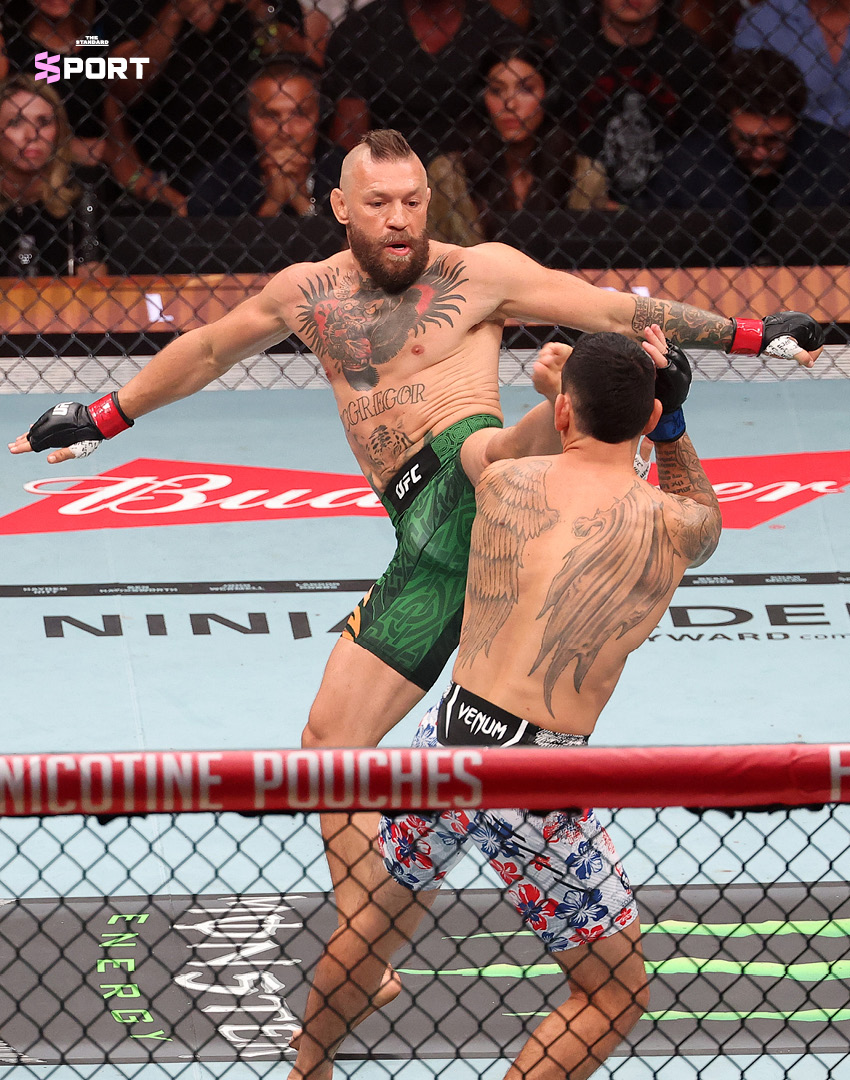 คอเนอร์ แม็คเกรเกอร์ ในสังเวียน UFC หลังพ่ายแพ้เนื่องจากอาการบาดเจ็บที่หัวเข่า 2