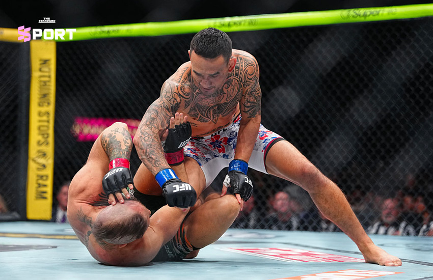 คอเนอร์ แม็คเกรเกอร์ ในสังเวียน UFC หลังพ่ายแพ้เนื่องจากอาการบาดเจ็บที่หัวเข่า 3