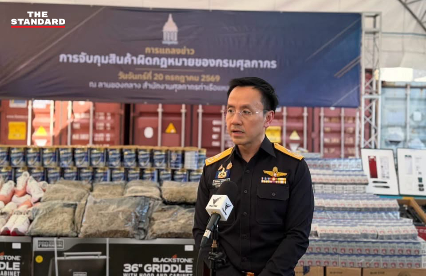 เจ้าหน้าที่กรมศุลกากรและกรมการค้าต่างประเทศกำลังตรวจสอบสินค้าที่ท่าเรือแหลมฉบัง 1