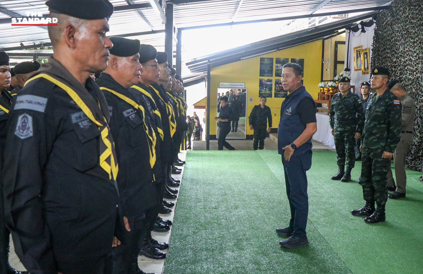 พล.ท. อดุลย์ บุญธรรมเจริญ รมว.กลาโหม ลงพื้นที่ตรวจจุดเกิดเหตุในจังหวัดนราธิวาส 3