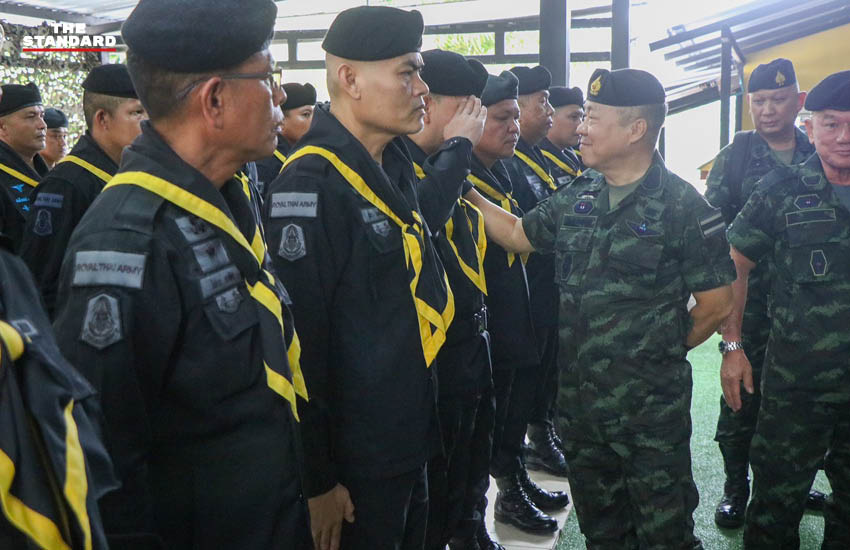 พล.ท. อดุลย์ บุญธรรมเจริญ รมว.กลาโหม ลงพื้นที่ตรวจจุดเกิดเหตุในจังหวัดนราธิวาส 4