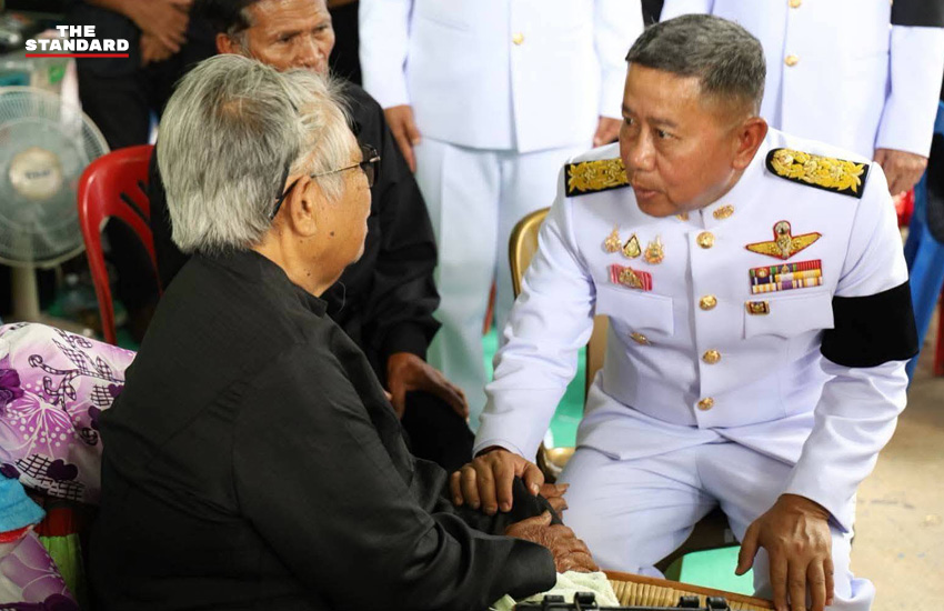 ภาพพิธีพระราชทานเพลิงศพ อาสาสมัครทหารพราน วิมล ตาบทอง โดยมีรัฐมนตรีว่าการกระทรวงกลาโหมเป็นประธาน 2