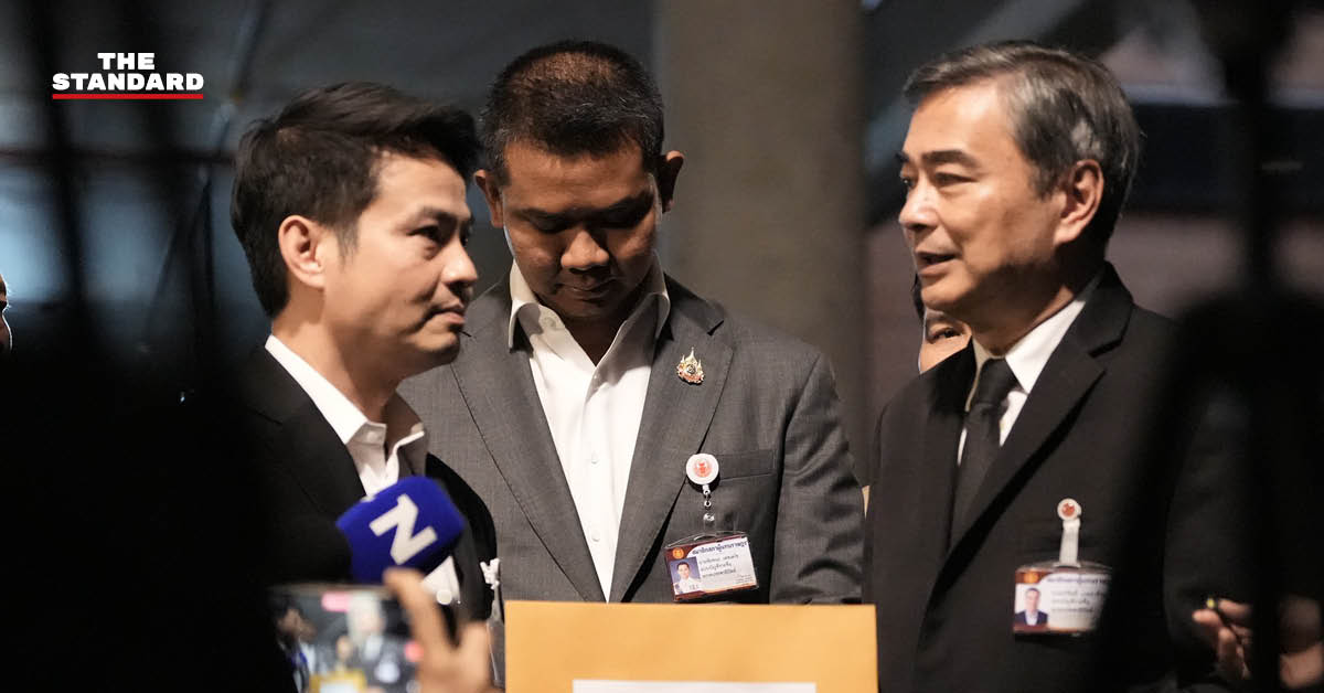 อภิสิทธิ์ เวชชาชีวะ และคณะ สส. พรรคประชาธิปัตย์ ยื่นข้อเสนอแก้ปัญหาน้ำท่วมหาดใหญ่ต่อรัฐบาล