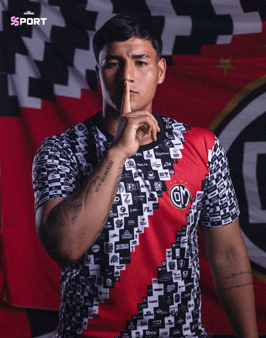 เสื้อแข่งของสโมสรเดปอร์ติโว มูนิซิปัล ที่มีลวดลายตารางพิกเซลสำหรับผู้สนับสนุน 1,000 ราย 4