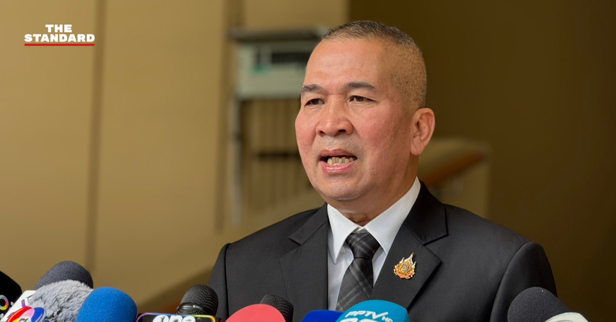 พล.ต.ท.รุทธพล เนาวรัตน์ รัฐมนตรีว่าการกระทรวงยุติธรรม ให้สัมภาษณ์สื่อมวลชน