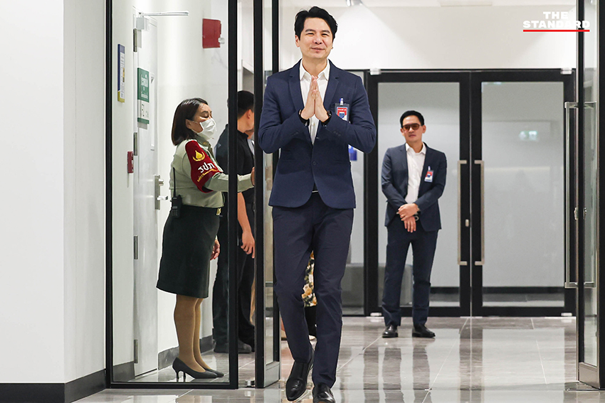 ภาวุธ พงษ์วิทยภานุ สส.พรรคประชาชน เดินทางเข้าพบพนักงานสอบสวน DSI เพื่อให้ปากคำในคดี Forex 5